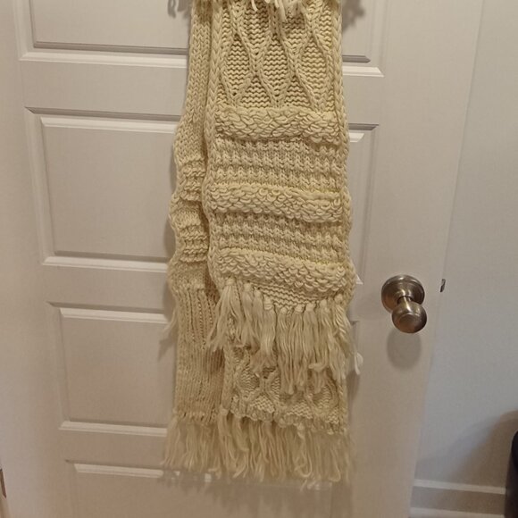 Winter scarve Salsa - Picture 1 of 3